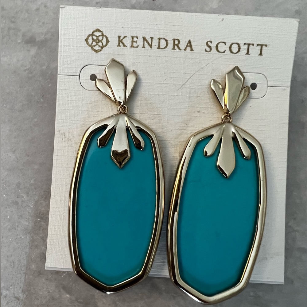 Beautiful Kendra Scott earrings